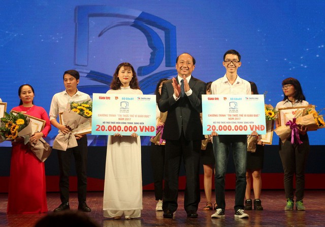 Trao thưởng Tri thức trẻ vì giáo dục năm 2017 - Ảnh 9. Trao thưởng Tri thức trẻ vì giáo dục năm 2017 - Ảnh 9.
