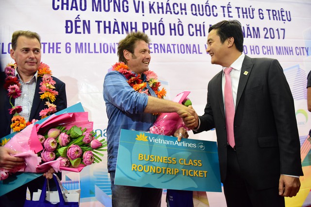 Doanh nhân người Úc trở thành vị khách thứ 6 triệu đến Sài Gòn - Ảnh 1. Doanh nhân người Úc trở thành vị khách thứ 6 triệu đến Sài Gòn - Ảnh 1.