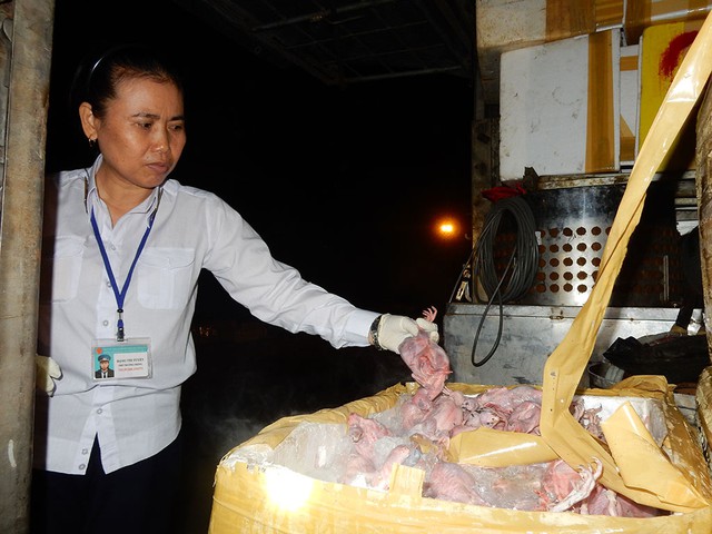 Tài xế gợi ý 40 triệu để giải cứu hơn 3,3 tấn thịt chim cút lậu - Ảnh 2. Tài xế gợi ý 40 triệu để giải cứu hơn 3,3 tấn thịt chim cút lậu - Ảnh 2.