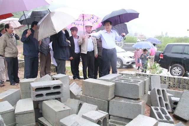 Đà Nẵng: 20.000 ngôi mộ trái phép, địa phương nói không biết - Ảnh 1. Đà Nẵng: 20.000 ngôi mộ trái phép, địa phương nói không biết - Ảnh 1.