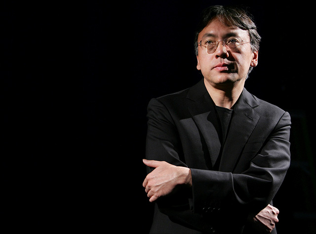 Nhà văn gốc Nhật đoạt Nobel Văn học 2017 - Ảnh 1.