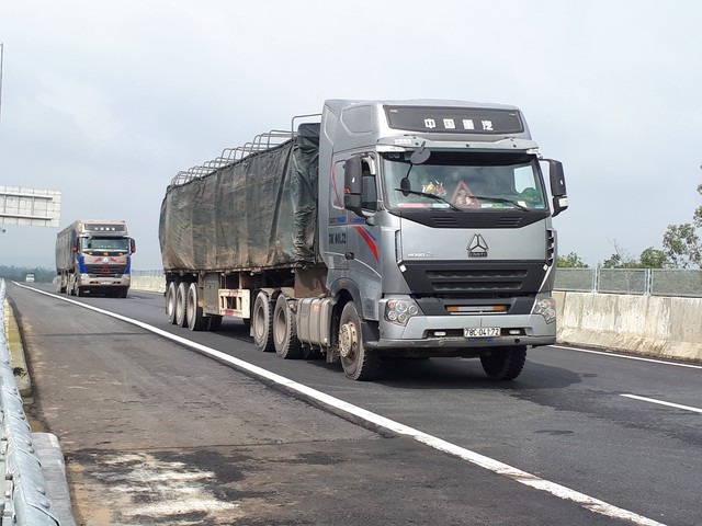 Phó thủ tướng Trịnh Đình Dũng kiểm tra cao tốc Đà Nẵng - Quảng Ngãi - Ảnh 3. Phó thủ tướng Trịnh Đình Dũng kiểm tra cao tốc Đà Nẵng - Quảng Ngãi - Ảnh 3.