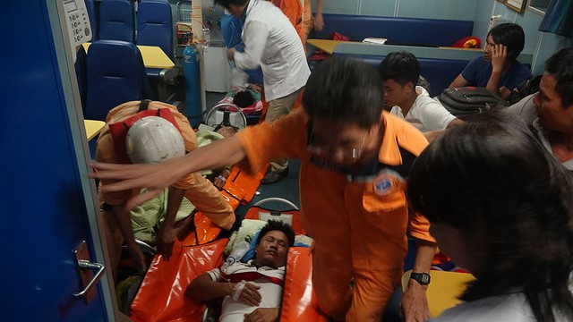 Ba ngư dân hôn mê sâu do ngạt khí gas hầm lạnh - Ảnh 3. Ba ngư dân hôn mê sâu do ngạt khí gas hầm lạnh - Ảnh 3.