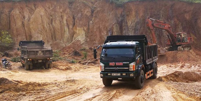 Dân tố phó trưởng Công an xã bán đất trái phép - Ảnh 1. Dân tố phó trưởng Công an xã bán đất trái phép - Ảnh 1.