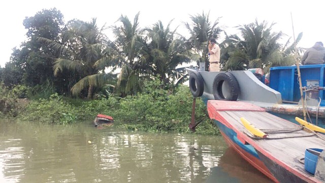 Đang ngủ trên ghe cũng bị sà lan tông tử vong - Ảnh 1. Đang ngủ trên ghe cũng bị sà lan tông tử vong - Ảnh 1.