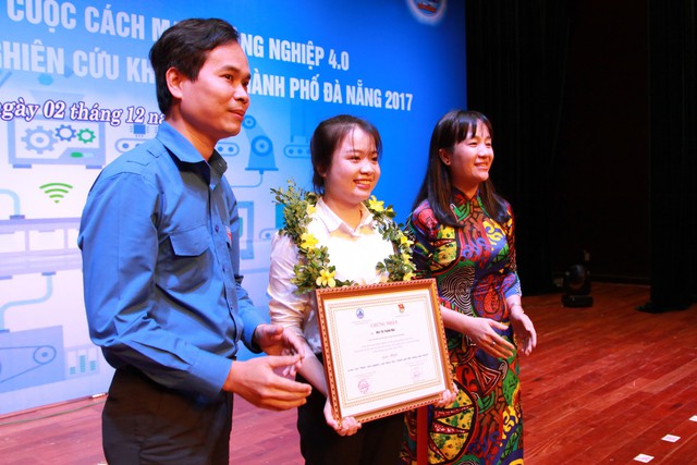 Cô sinh viên và đề tài chống ô nhiễm nguồn nước - Ảnh 1. Cô sinh viên và đề tài chống ô nhiễm nguồn nước - Ảnh 1.