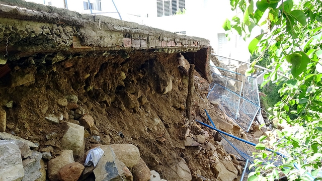 Mưa lớn, sân bóng rổ đổ ập xuống khách sạn ở Vũng Tàu - Ảnh 4. Mưa lớn, sân bóng rổ đổ ập xuống khách sạn ở Vũng Tàu - Ảnh 4.