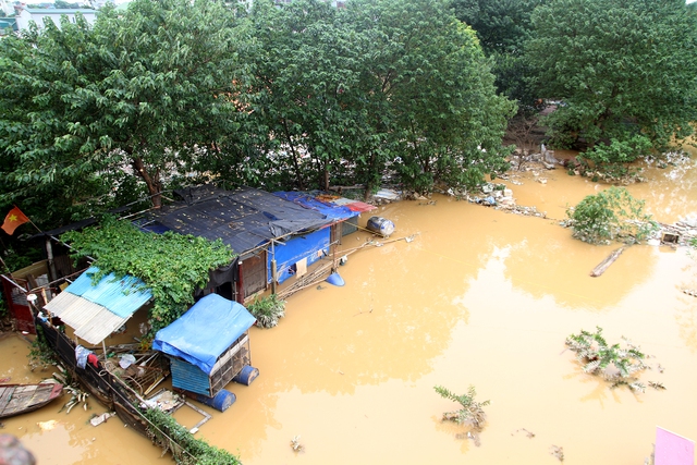 Mưa lũ 2 ngày trong tháng 10, Hà Nội thiệt hại 1.400 tỉ đồng - Ảnh 1. Mưa lũ 2 ngày trong tháng 10, Hà Nội thiệt hại 1.400 tỉ đồng - Ảnh 1.