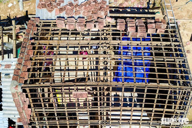 Tâm bão Hà Tĩnh: nhiều hộ dân không còn khả năng dựng lại nhà - Ảnh 5. Tâm bão Hà Tĩnh: nhiều hộ dân không còn khả năng dựng lại nhà - Ảnh 5.