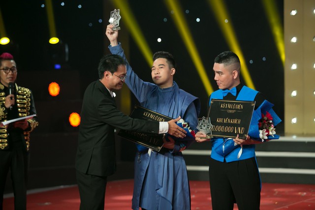 Kỳ tài lộ diện 2017: Cha con ảo thuật gia Hoàng Khang thành quán quân - Ảnh 9. Kỳ tài lộ diện 2017: Cha con ảo thuật gia Hoàng Khang thành quán quân - Ảnh 9.