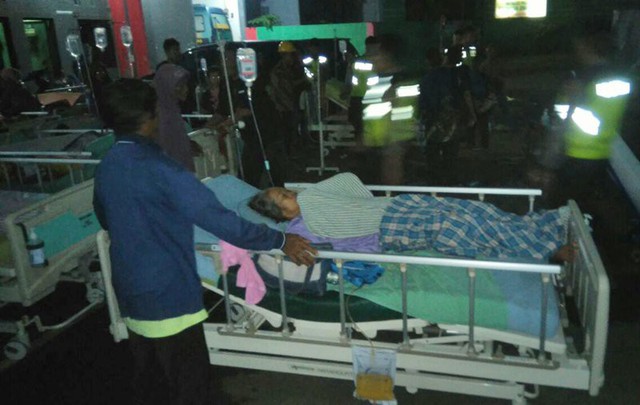 Động đất 6,9 độ Richter ở Indonesia, ít nhất 2 người chết - Ảnh 3. Động đất 6,9 độ Richter ở Indonesia, ít nhất 2 người chết - Ảnh 3.