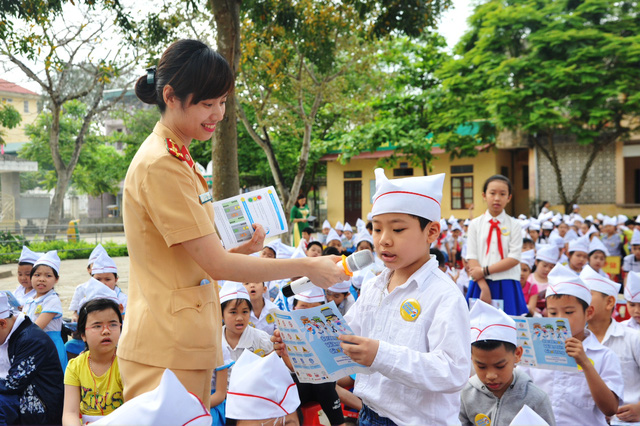 An toàn đến trường trên từng bước đi - Ảnh 1.