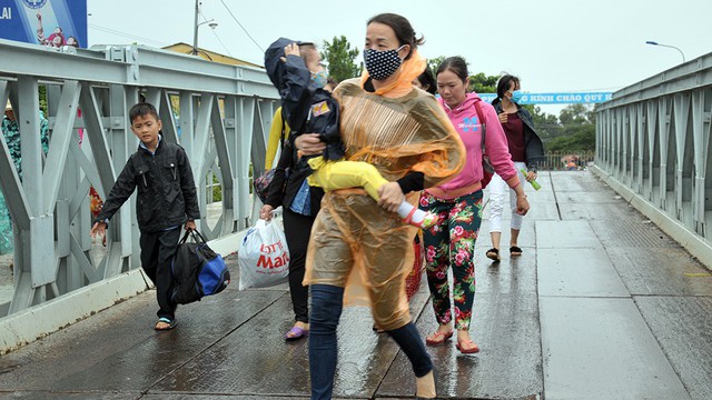 Tiền Giang, Bạc Liêu sơ tán hàng trăm ngàn dân tránh bão - Ảnh 4. Tiền Giang, Bạc Liêu sơ tán hàng trăm ngàn dân tránh bão - Ảnh 4.