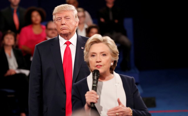 Vé tham dự buổi giới thiệu sách của bà Clinton lên tới hơn 2.000 USD - Ảnh 1. Vé tham dự buổi giới thiệu sách của bà Clinton lên tới hơn 2.000 USD - Ảnh 1.