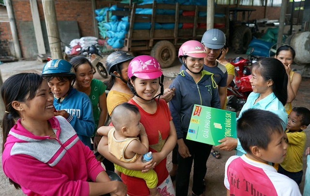 PVFCCo tiếp tục trao vàng cho khách hàng trúng thưởng - Ảnh 3. PVFCCo tiếp tục trao vàng cho khách hàng trúng thưởng - Ảnh 3.