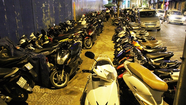 Thêm hai bãi giữ xe ở quận 1 bị ngưng hoạt động - Ảnh 1. Thêm hai bãi giữ xe ở quận 1 bị ngưng hoạt động - Ảnh 1.
