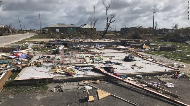 Siêu bão đi qua, đảo Barbuda không còn bóng người - Ảnh 1.