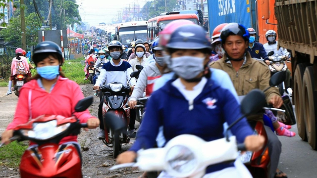 Trạm BOT Biên Hòa xả trạm lần 4 do tài xế dùng tiền lẻ - Ảnh 2. Trạm BOT Biên Hòa xả trạm lần 4 do tài xế dùng tiền lẻ - Ảnh 2.