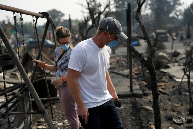Cháy rừng California làm 21 người thiệt mạng, thiêu rụi hàng ngàn căn nhà - Ảnh 2.