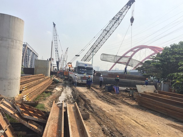 Yêu cầu đẩy nhanh tiến độ xây dựng cầu Bình Lợi - Ảnh 1. Yêu cầu đẩy nhanh tiến độ xây dựng cầu Bình Lợi - Ảnh 1.