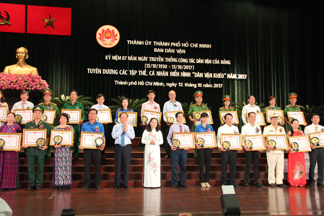 TP.HCM tuyên dương 111 điển hình dân vận khéo - Ảnh 1. TP.HCM tuyên dương 111 điển hình dân vận khéo - Ảnh 1.