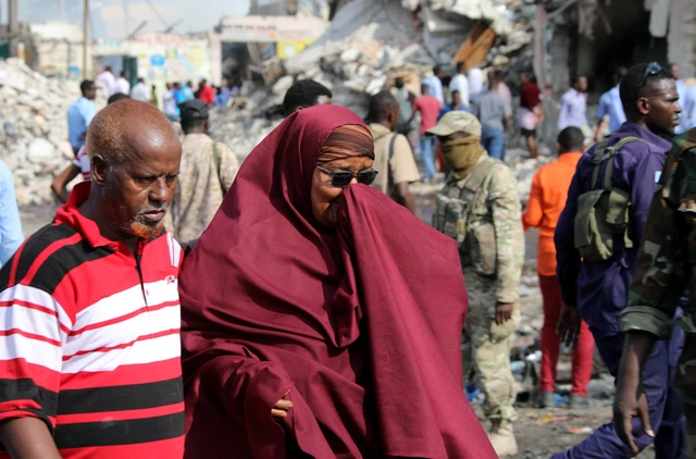 Số người chết trong vụ đánh bom tại Somalia đã tăng lên 276 người - Ảnh 2. Số người chết trong vụ đánh bom tại Somalia đã tăng lên 276 người - Ảnh 2.
