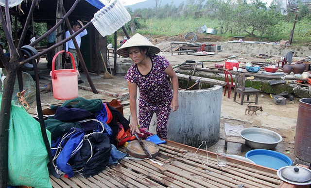 Sẽ dựng lại nhà từ quà của bạn đọc báo Tuổi Trẻ - Ảnh 6. Sẽ dựng lại nhà từ quà của bạn đọc báo Tuổi Trẻ - Ảnh 6.