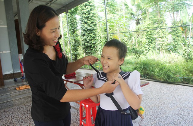 Vượt qua nỗi đau ung thư: Nghị lực sống của mẹ con cô giáo - Ảnh 3. Vượt qua nỗi đau ung thư: Nghị lực sống của mẹ con cô giáo - Ảnh 3.