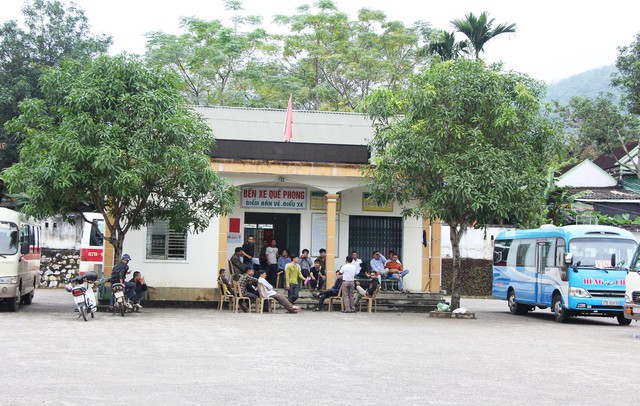 Hàng loạt nhà xe ngưng chạy phản đối ‘xe dù’ - Ảnh 1. Hàng loạt nhà xe ngưng chạy phản đối ‘xe dù’ - Ảnh 1.