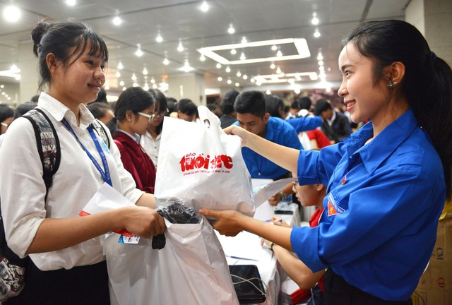 Nghĩa tình 15 năm tiếp sức đến trường - Ảnh 4. Nghĩa tình 15 năm tiếp sức đến trường - Ảnh 4.