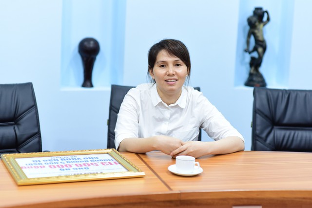 Ủng hộ 5.000 USD cho bà con vùng bão lũ - Ảnh 1. Ủng hộ 5.000 USD cho bà con vùng bão lũ - Ảnh 1.