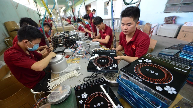 Chen dần vào chuỗi của tập đoàn đa quốc gia - Ảnh 1. Chen dần vào chuỗi của tập đoàn đa quốc gia - Ảnh 1.
