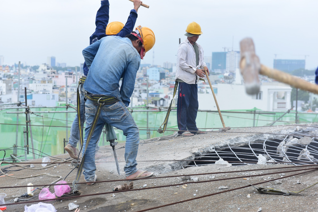 Bắt đầu tháo dỡ 1 trong 7 thủy đài cổ tại Sài Gòn - Ảnh 15. Bắt đầu tháo dỡ 1 trong 7 thủy đài cổ tại Sài Gòn - Ảnh 15.