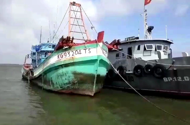 Tàu cá tái phạm ra nước ngoài sẽ bị tước quyền đánh bắt - Ảnh 1. Tàu cá tái phạm ra nước ngoài sẽ bị tước quyền đánh bắt - Ảnh 1.