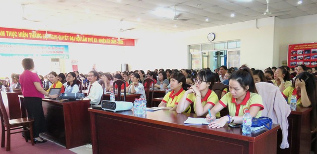 Hơn 400 giáo viên, bảo mẫu dự tọa đàm ngăn chặn bạo hành - Ảnh 2. Hơn 400 giáo viên, bảo mẫu dự tọa đàm ngăn chặn bạo hành - Ảnh 2.