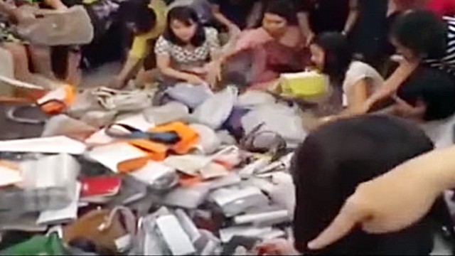 Chủ động mua hàng giả là tiếp tay cho lừa dối? - Ảnh 1. Chủ động mua hàng giả là tiếp tay cho lừa dối? - Ảnh 1.
