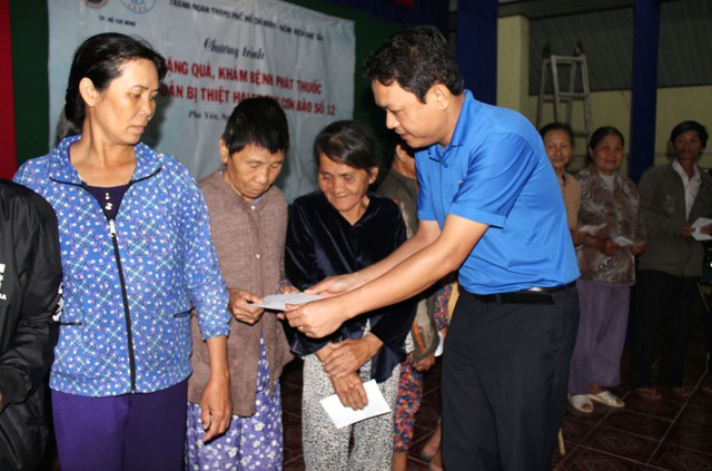 Thành đoàn cứu trợ tại vùng bão, lũ Phú Yên và Khánh Hòa - Ảnh 2. Thành đoàn cứu trợ tại vùng bão, lũ Phú Yên và Khánh Hòa - Ảnh 2.