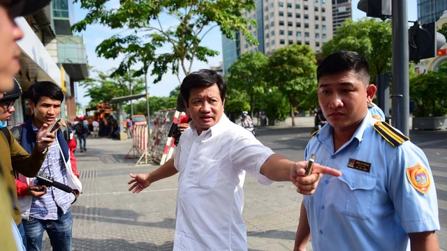 Chủ tịch quận duyệt, ông Đoàn Ngọc Hải mới được ‘ra đường’ - Ảnh 1. Chủ tịch quận duyệt, ông Đoàn Ngọc Hải mới được ‘ra đường’ - Ảnh 1.