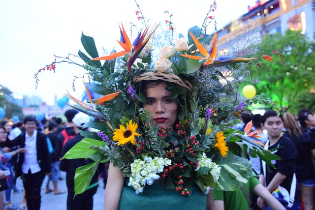 Giới LGBT gồng mình vì đồng phục công sở - Ảnh 1. Giới LGBT gồng mình vì đồng phục công sở - Ảnh 1.