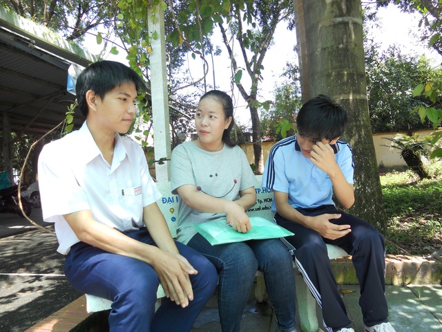 Hai anh em mồ côi nhịn đói đến trường - Ảnh 4. Hai anh em mồ côi nhịn đói đến trường - Ảnh 4.