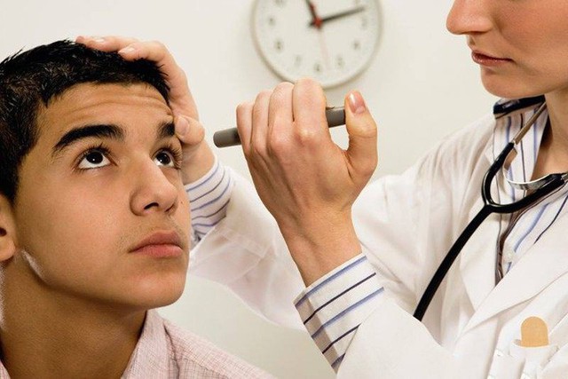 Phòng bệnh viêm kết mạc khi thời tiết chuyển mùa - Ảnh 1. Phòng bệnh viêm kết mạc khi thời tiết chuyển mùa - Ảnh 1.
