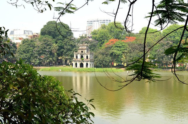 Hà Nội chi 30 tỷ đồng làm sạch Hồ Gươm - Ảnh 1. Hà Nội chi 30 tỷ đồng làm sạch Hồ Gươm - Ảnh 1.