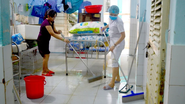 Quảng Nam chạy đua phòng dịch sau lũ - Ảnh 1. Quảng Nam chạy đua phòng dịch sau lũ - Ảnh 1.