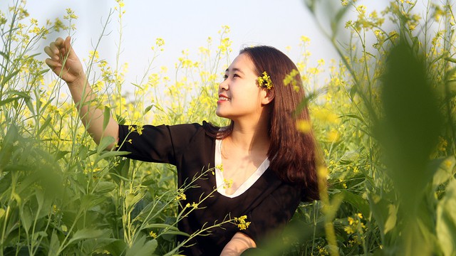 Giới trẻ thủ đô đua nhau đi ngắm cải vàng đầu đông - Ảnh 8. Giới trẻ thủ đô đua nhau đi ngắm cải vàng đầu đông - Ảnh 8.
