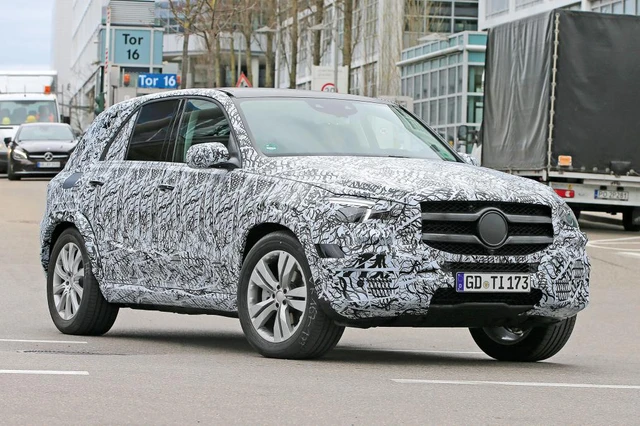 Mercedes GLE 2018 mới thêm những đường cong - Ảnh 2. Mercedes GLE 2018 mới thêm những đường cong - Ảnh 2.