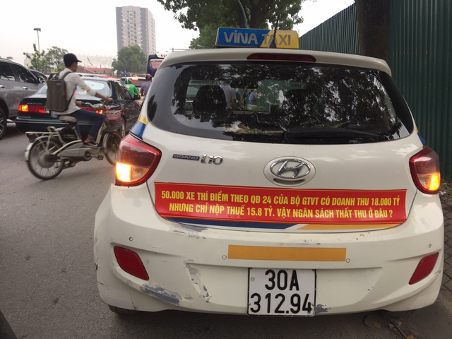 Grab, Uber tăng vượt quá mong muốn của Hà Nội - Ảnh 1. Grab, Uber tăng vượt quá mong muốn của Hà Nội - Ảnh 1.
