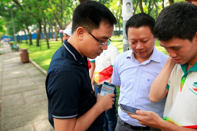 Thu phí đậu ô-tô qua điện thoại: Nhiều người còn bỡ ngỡ - Ảnh 2. Thu phí đậu ô-tô qua điện thoại: Nhiều người còn bỡ ngỡ - Ảnh 2.