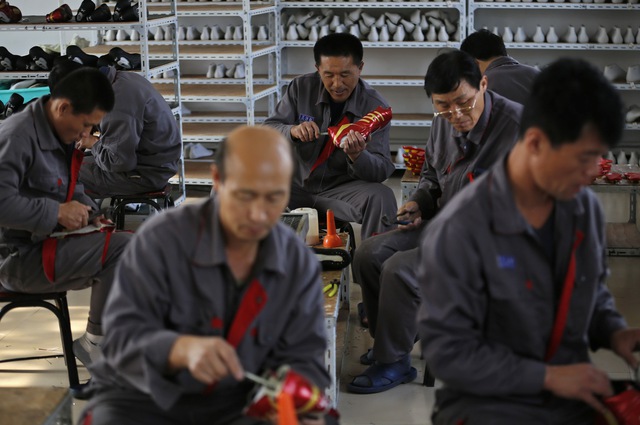 Dân Hàn bực tổng thống vì viện trợ cho Triều Tiên - Ảnh 1.