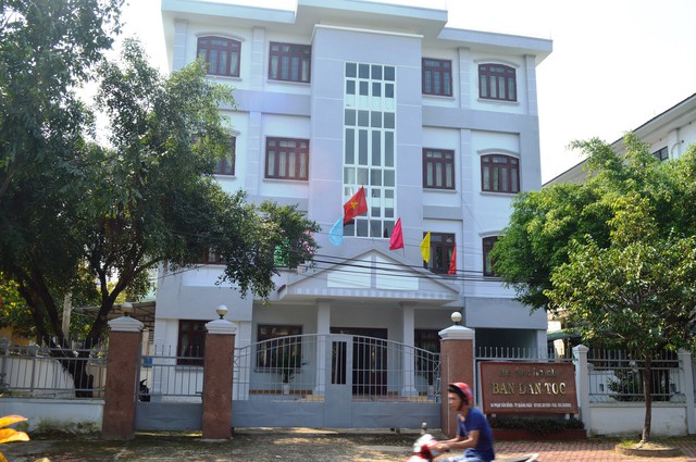 Khiển trách Trưởng ban Dân tộc tỉnh Quảng Ngãi - Ảnh 1. Khiển trách Trưởng ban Dân tộc tỉnh Quảng Ngãi - Ảnh 1.