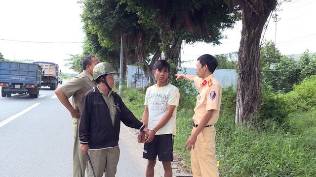 Tạm giữ thanh niên ngáo đá bắt con tin khiến thai phụ bất tỉnh - Ảnh 2. Tạm giữ thanh niên ngáo đá bắt con tin khiến thai phụ bất tỉnh - Ảnh 2.